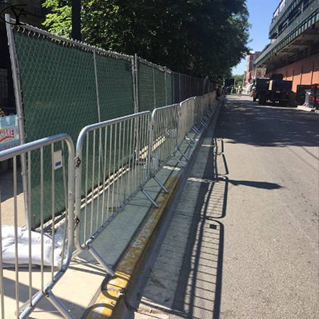 Roadblock fence
