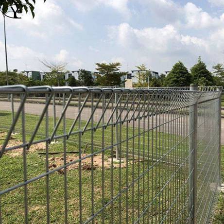 Roll top fence