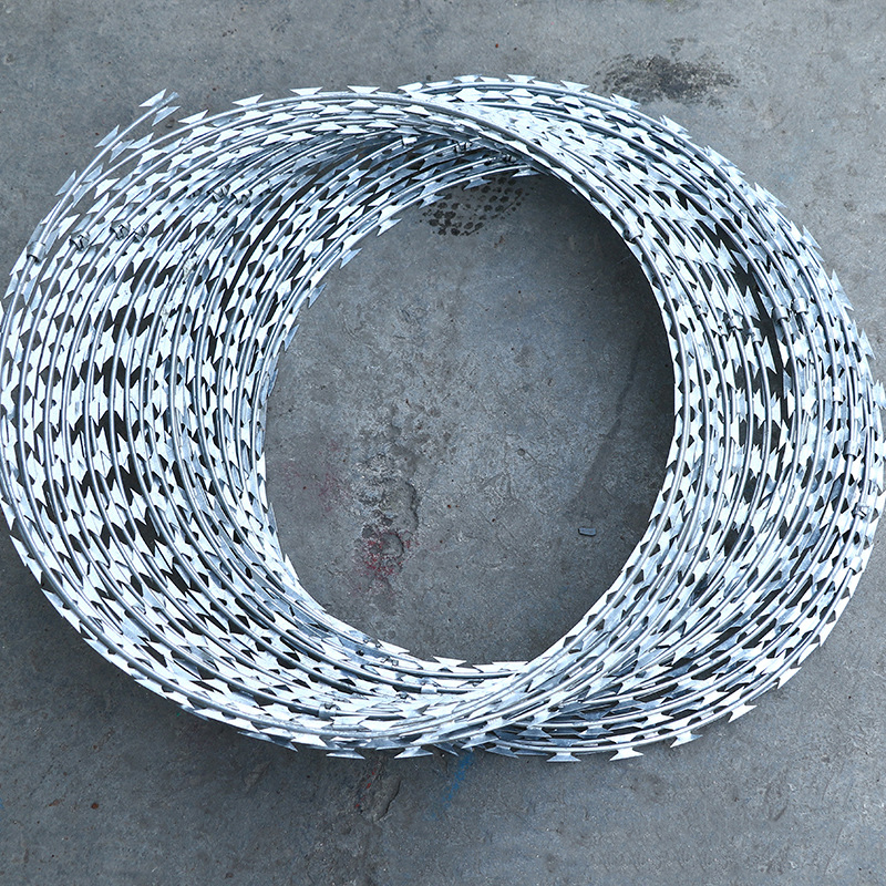 Workers are operating the production of razor wire