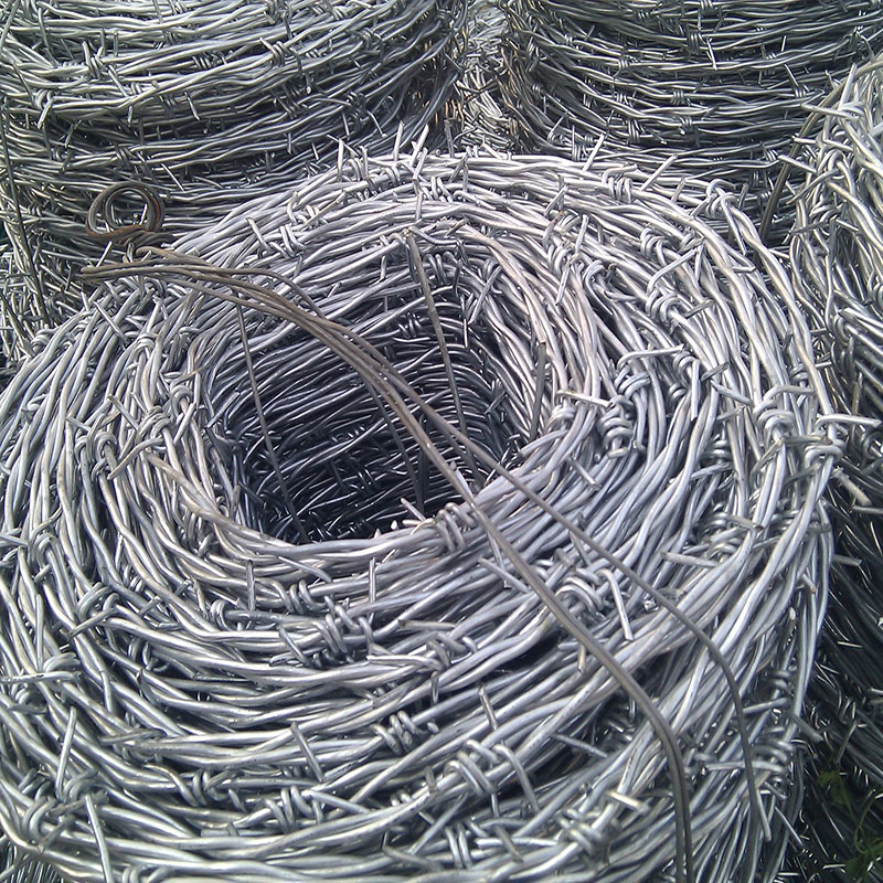 Barbed wire workshop is producing at high speed