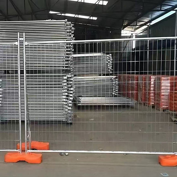 Temporary fencing is being loaded onto trucks