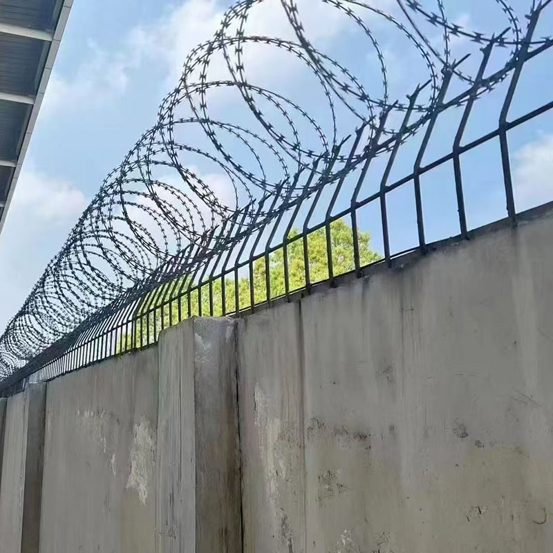 Sharp, high-security razor wire